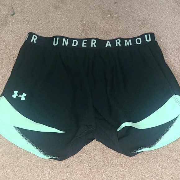 Black Under Armour Shorts - Picture 1 of 2